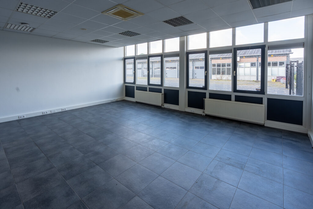Raamzijde kantoorpand Kraanvogelweg Kampen
